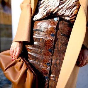 Elie Tahari 100% Leather Brown Snakeskin Tammy Tiger's
Eye Color Skirt - A Must!